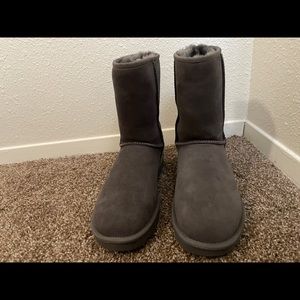 Classic Short || Uggs Grey